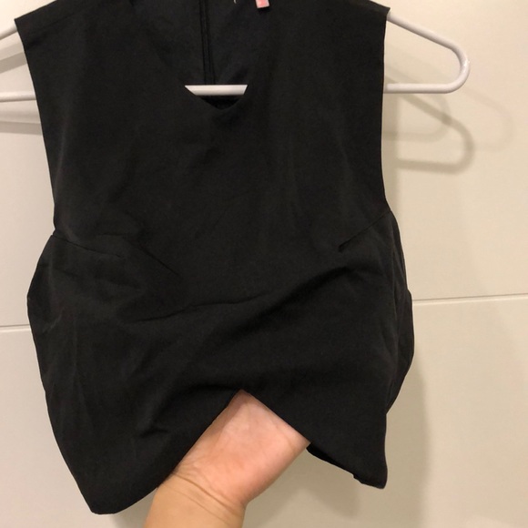 Nameless Origami Cropped Tank - Picture 4 of 6